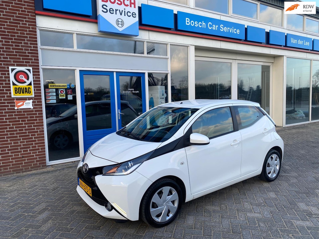 Toyota Aygo - 1.0 VVT-i x-play 1.0 VVT-i x-play - AutoWereld.nl