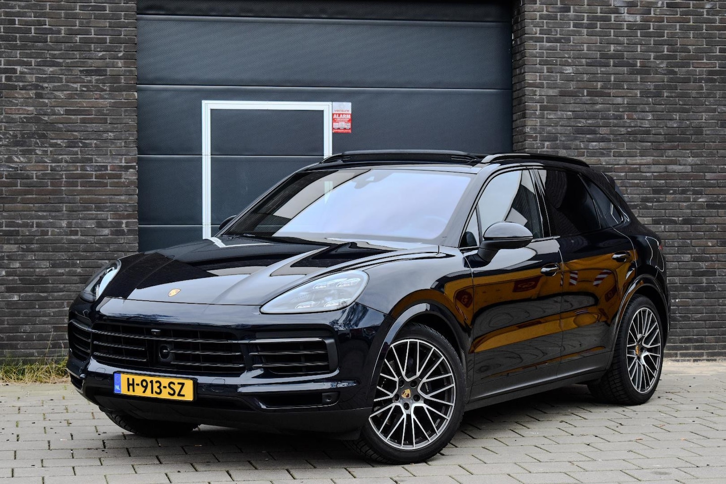 Porsche Cayenne - 3.0 PASM | PANO, PLDS+, ADAPTIVE CRUISE, TREKHAAK, MOONLIGHT BLUE! - AutoWereld.nl