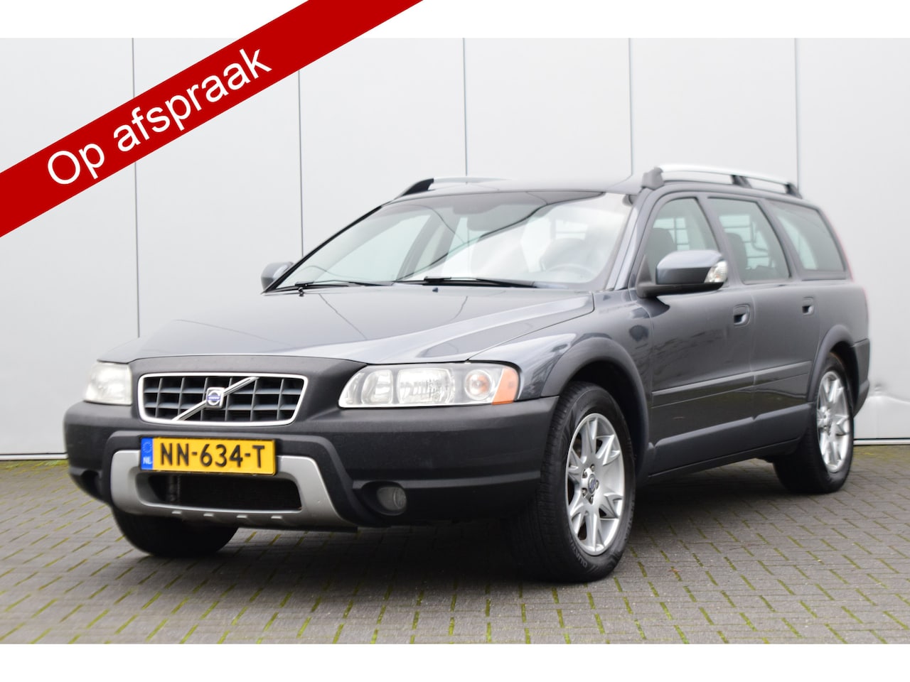 Volvo XC70 - 2.4 D5 Automaat Summum Leer/Verwarmd Navi Ecc Cruise Trekhaak - AutoWereld.nl