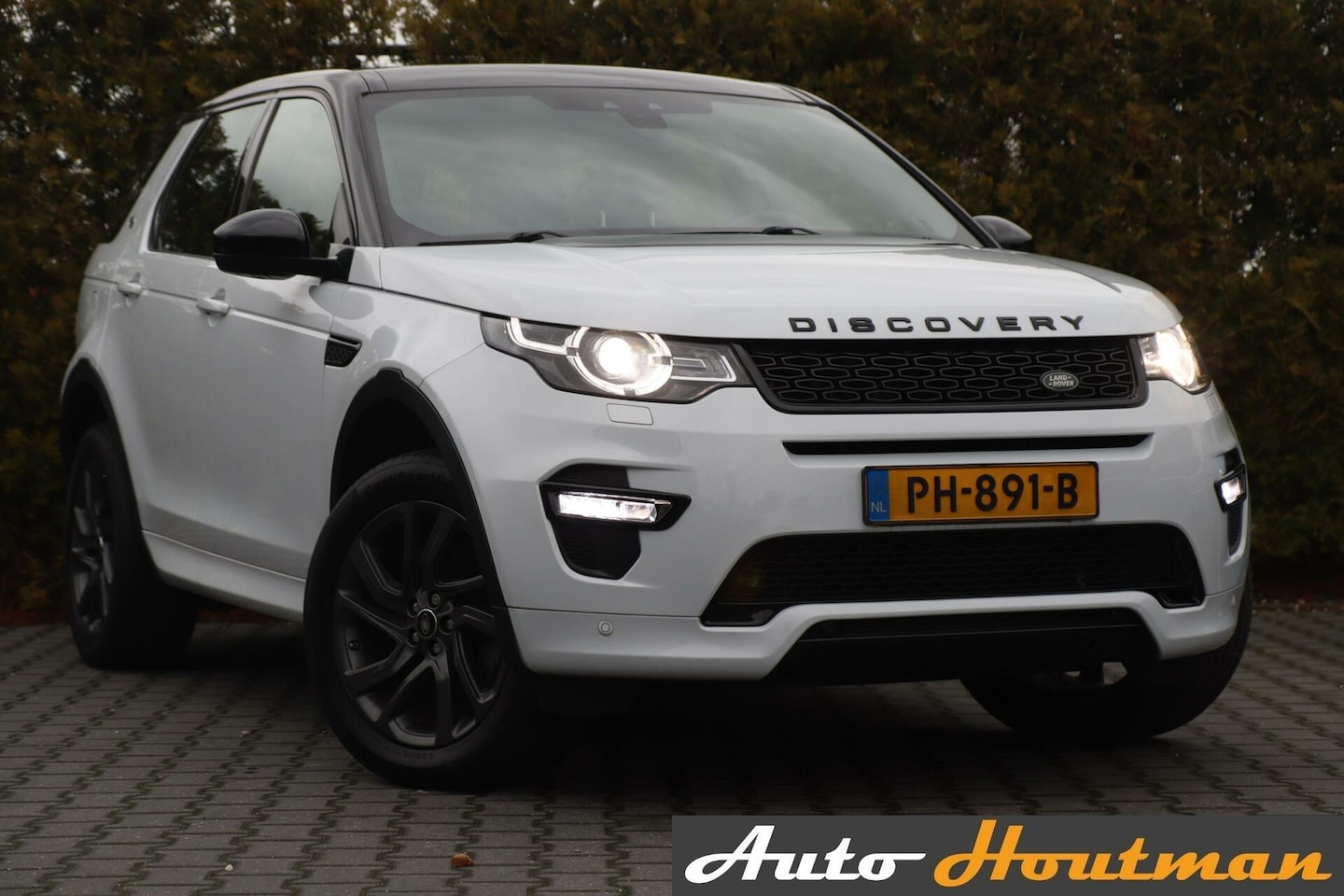 Land Rover Discovery Sport - 2.0 TD4 Aut. HSE Luxury Leder|Panodak|Camera|Navi|Stuur, stoel verw.|Elektr. verst. stoele - AutoWereld.nl