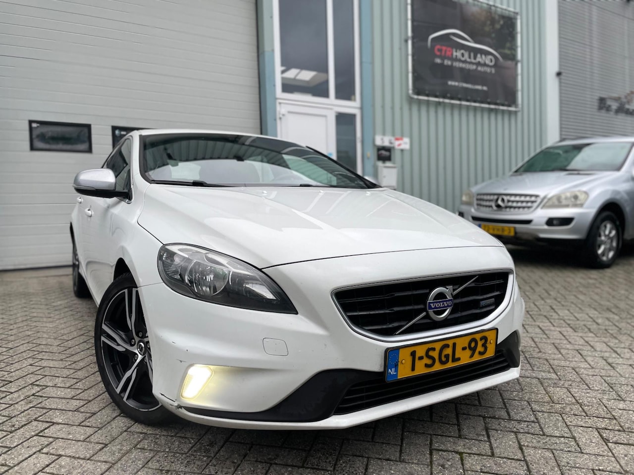 Volvo V40 - 1.6 D2 R-Design Parelmoer|Led|Clima|Navi|Pdc - AutoWereld.nl