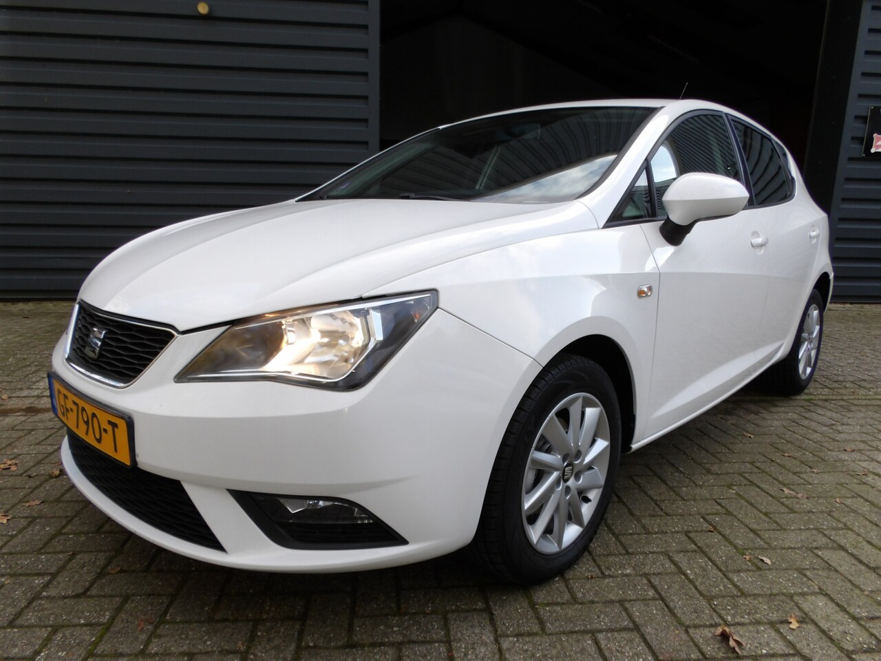 Seat Ibiza - 1.2 TSI Chill Out plus Clima Cruise Control - AutoWereld.nl