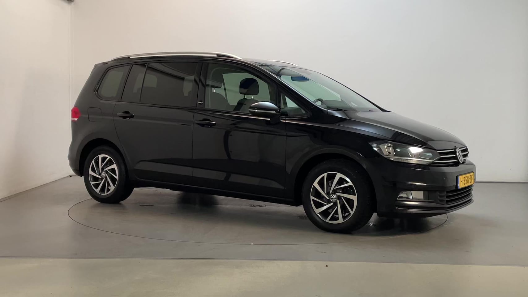 Volkswagen Touran - 1.4 TSI 150pk DSG Comfortline Business 7p Camera Navigatie App-Connect - AutoWereld.nl