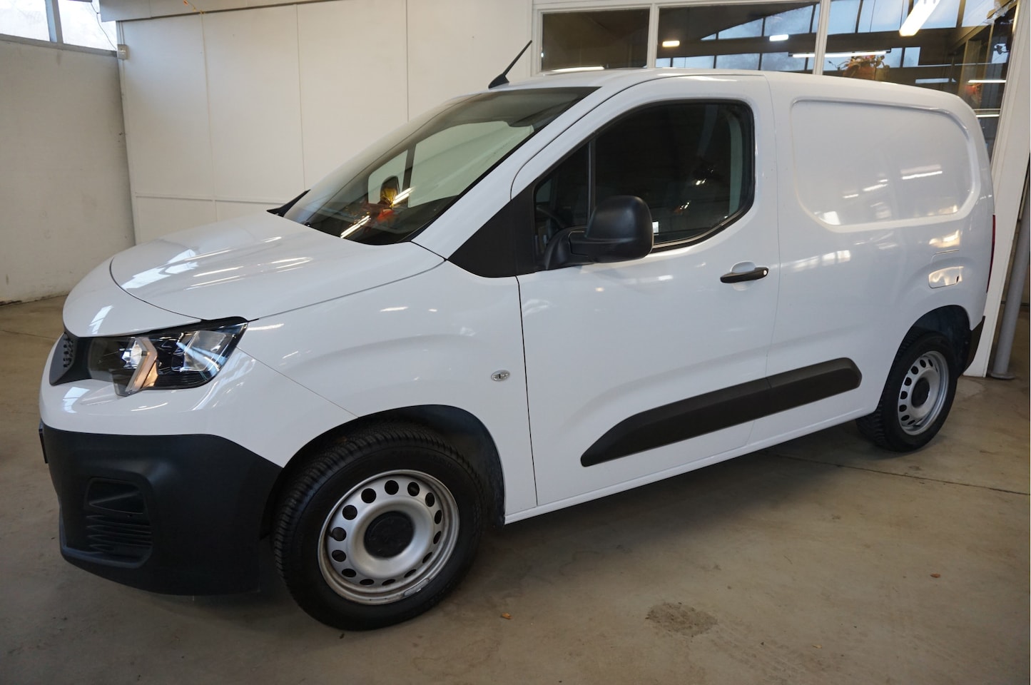 Peugeot Partner - 1.5 BlueHDI Premium 102Pk Airco DAB Euro 6 - AutoWereld.nl