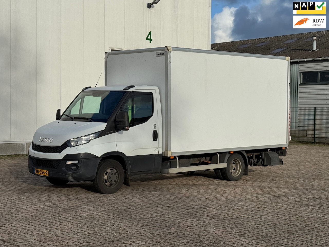 Iveco Daily - 35C13 3500KG Trekgewicht / Laadklep / Meubelbak - AutoWereld.nl