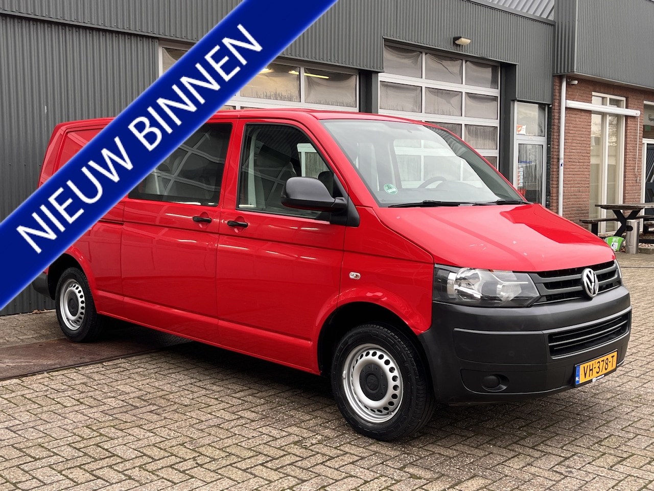 Volkswagen Transporter - 2.0 TDI L2H1 115pk Airco Cruise controle Telefoonverbinding Trekhaak 2200kg trekgewicht Ka - AutoWereld.nl