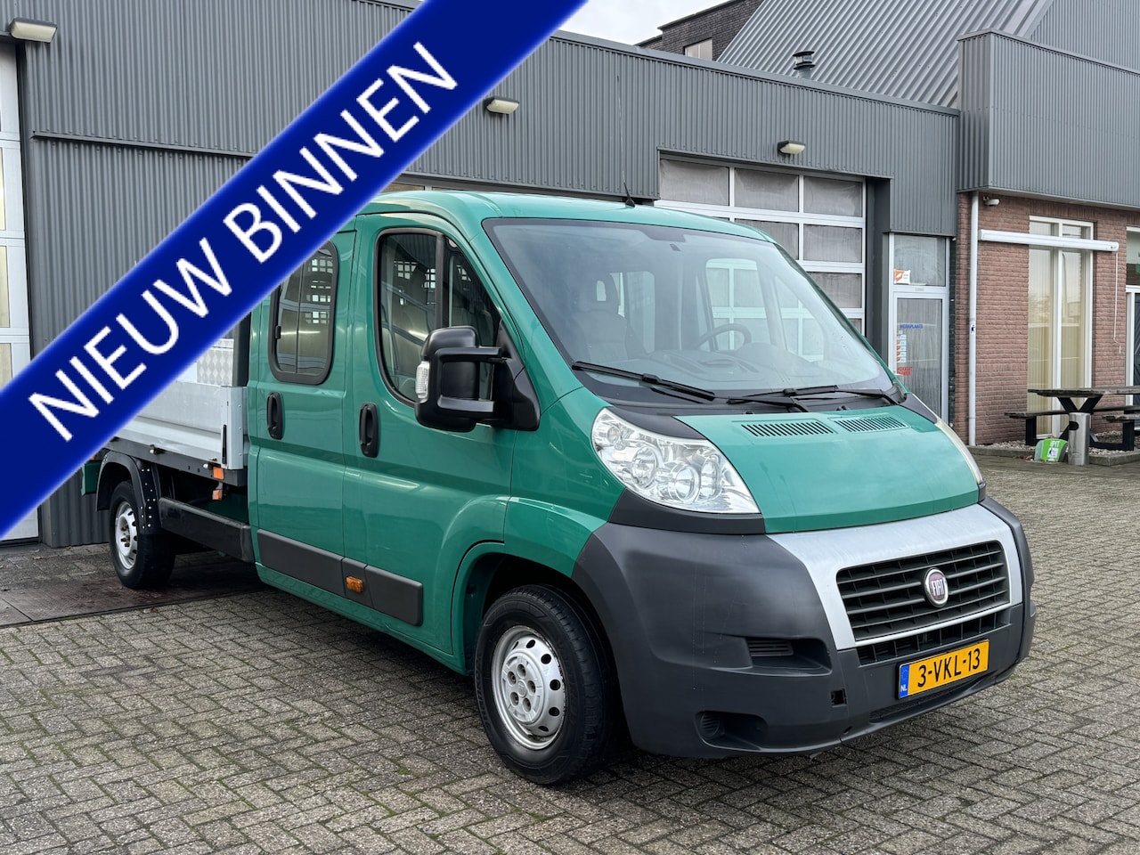 Fiat Ducato - 33 2.3 MultiJet DC Btw vrij Open laadbak Trekhaak 2500kg trekgewicht 7-persoons Parrot Pic - AutoWereld.nl