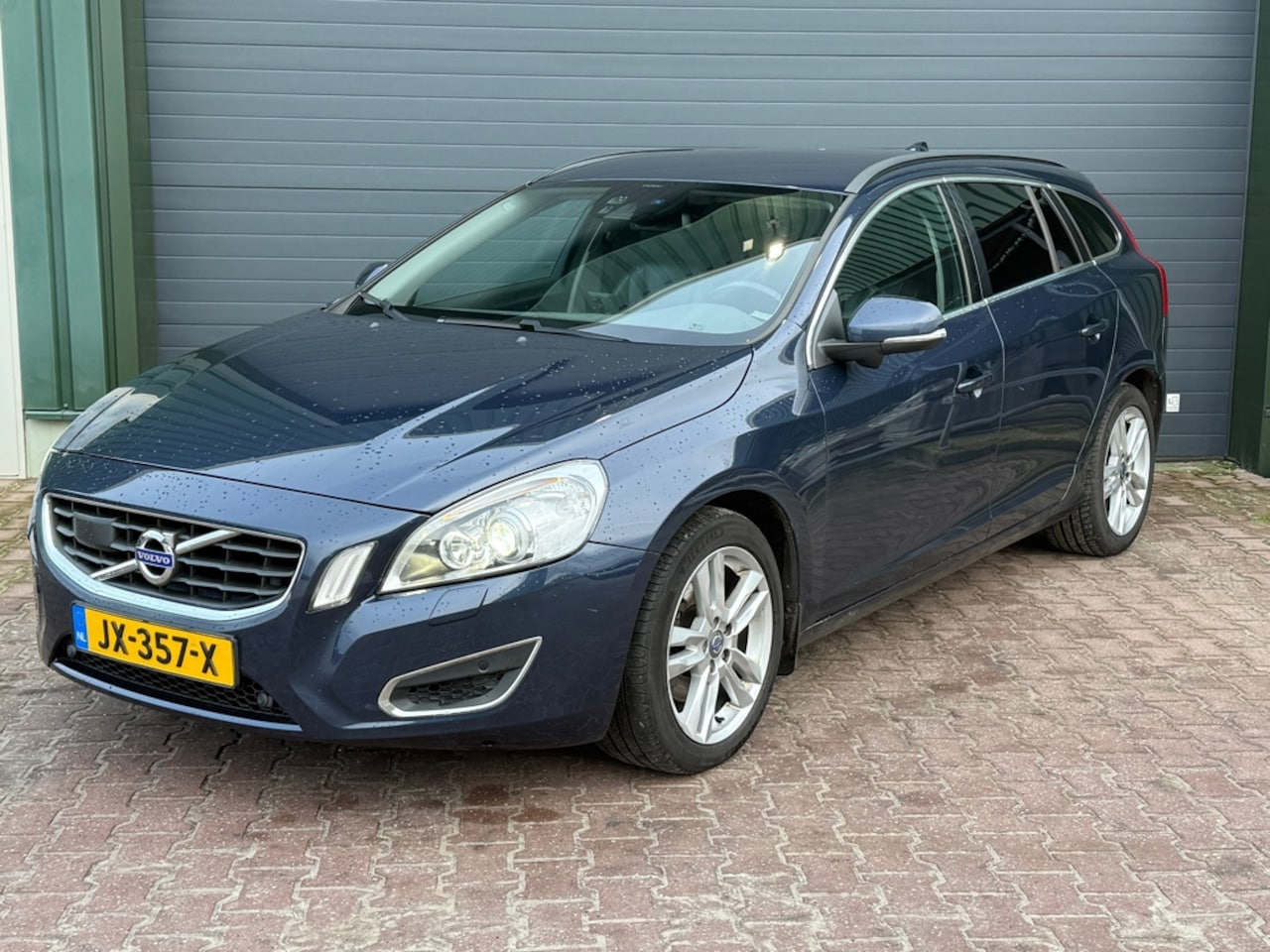 Volvo V60 - 2.0 D3 automaat leer-xenon-navigatie - AutoWereld.nl