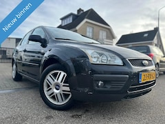 Ford Focus - 1.6-16V Ghia