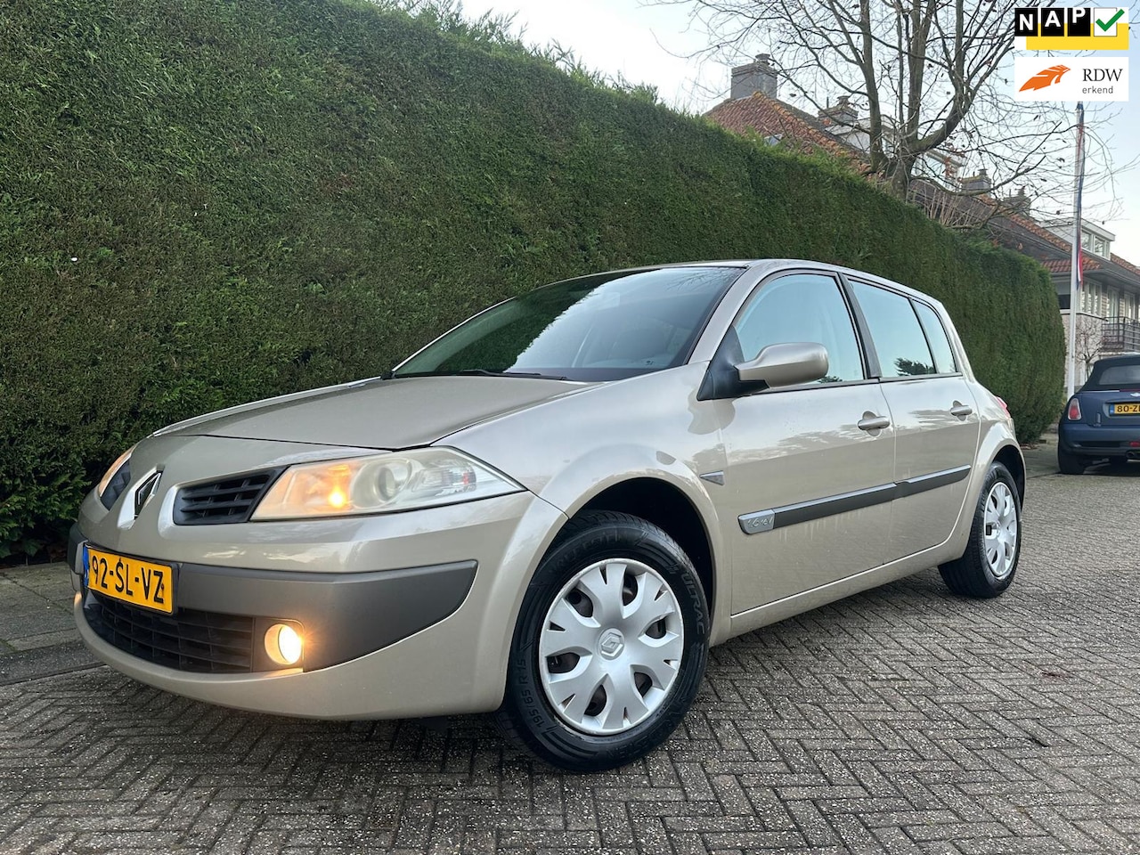 Renault Mégane - 1.6-16V RIJDT GOED/LAGE KM/APK 4-2025/5DRS!!! - AutoWereld.nl