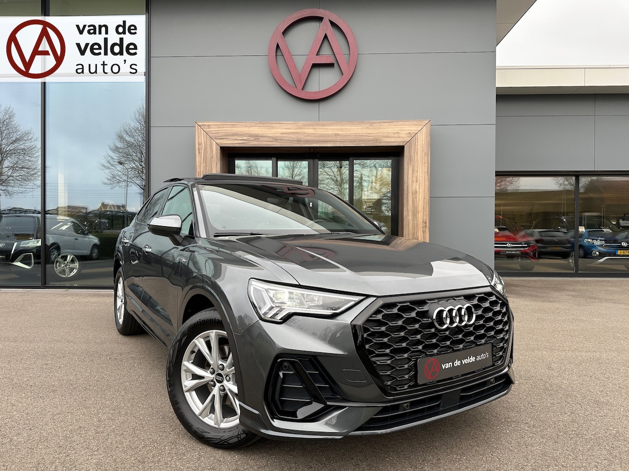 Audi Q3 Sportback - 35 TFSI 150pk S-tronic S-line | Panoramadak | Zwart optiek | Trekhaak | Camera | Dode hoek - AutoWereld.nl