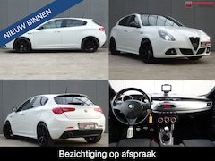 Alfa Romeo Giulietta - 1.4 T Distinctive * PANORAMDAK * PDC * 19 INCH