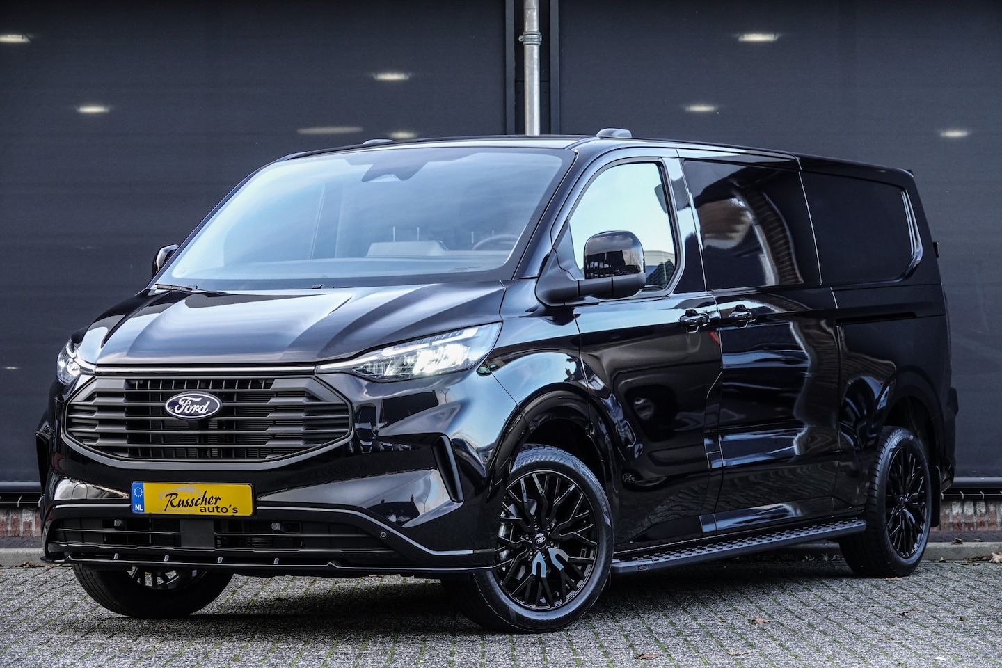 Ford Transit Custom - L2H1 2.0Tdci 170Pk Aut. | Limited | 19'' | Spoilerpack | Trekhaak | Agate Black - AutoWereld.nl