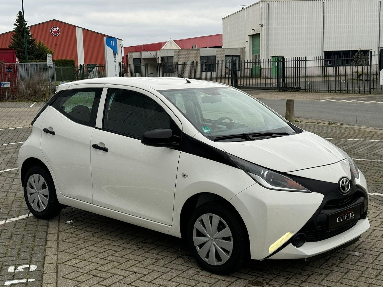 Toyota Aygo - 1.0 VVT-i PDC/Stoelver./Navi - AutoWereld.nl