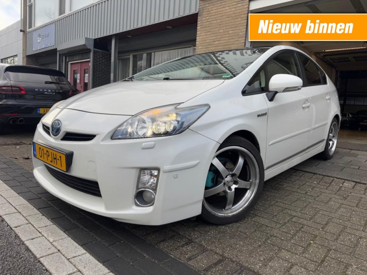 Toyota Prius - 1.8 Executive BNS SOLAR PANO ACC LEER HUD CAMERA NAVI KEYLESS NA - AutoWereld.nl