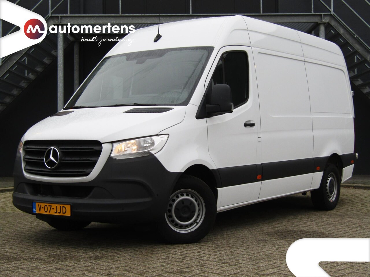 Mercedes-Benz Sprinter - 317CDI 170PK AUTOMAAT RWD L2H2 | * CAMERA * CRUISE CONTROL * STOELVERWARMING * - AutoWereld.nl