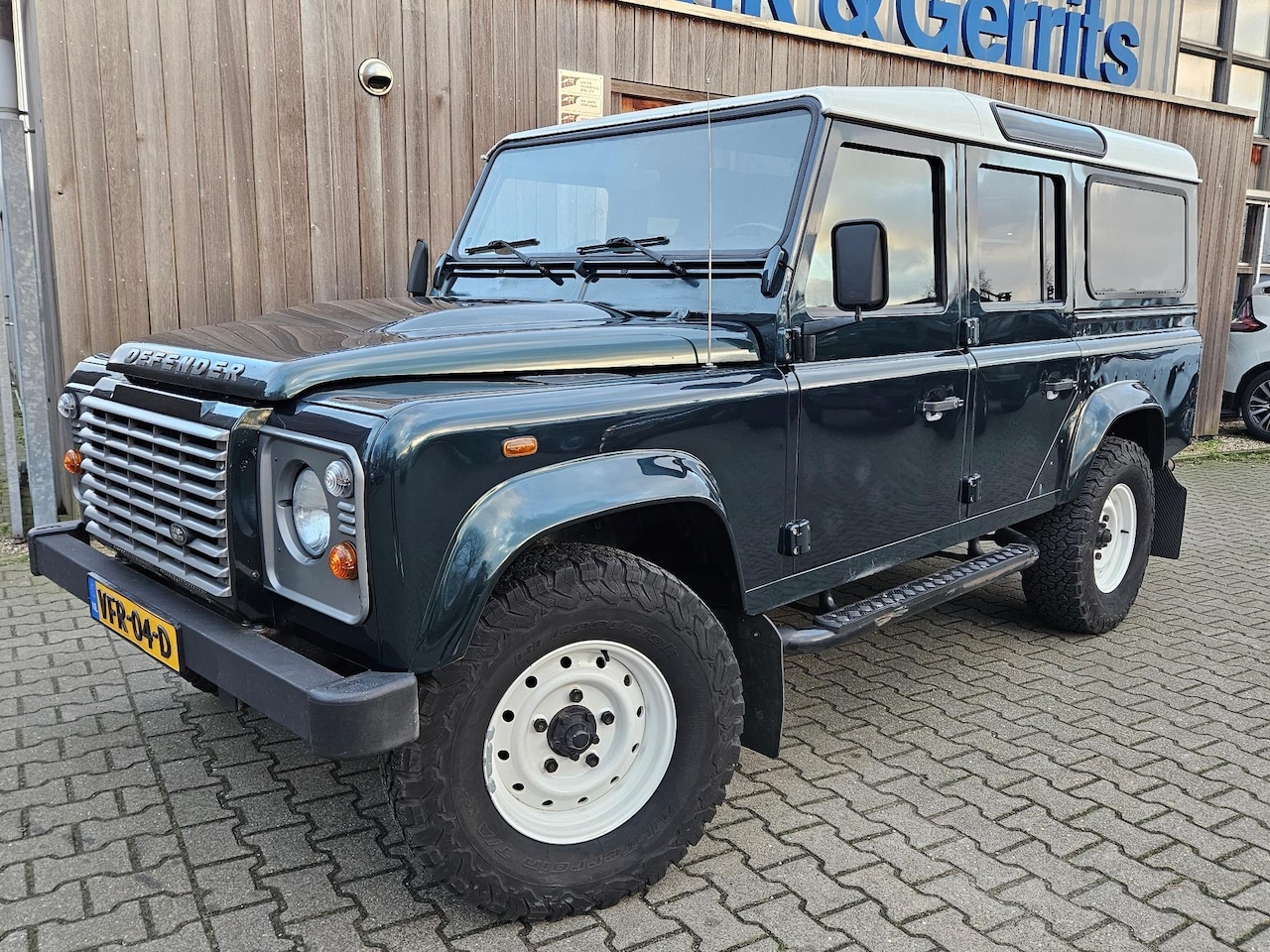 Land Rover Defender 110 - 2.2 D SW SE Premium grijskenteken - AutoWereld.nl