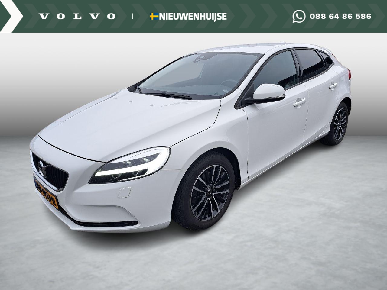 Volvo V40 - 2.0 T2 Nordic+ | Trekhaak | Stand kachel | Stoel verwarming | LED | Volvo On Call | - AutoWereld.nl