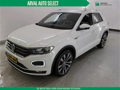 Volkswagen T-Roc - 1.5 TSI 150pk Automaat Sport Business R-Line | Winterpakket | Park Assist | 19" Velgen | K