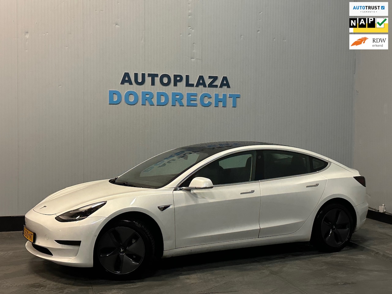 Tesla Model 3 - Standard RWD Plus 60 kWh AUTOPILOT - AutoWereld.nl