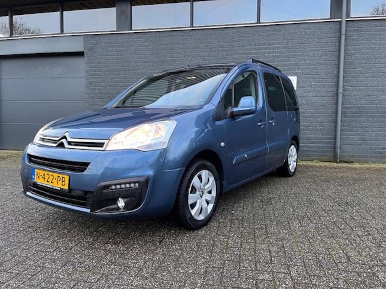 Citroën Berlingo - 1.2 PureTech XTR airco cruis navi pano dak - AutoWereld.nl