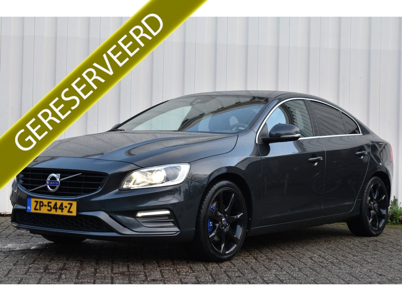 Volvo S60 - T4 190pk R-Design | Harman&Kardon | Stoelverwarming |  PDC Achter | Dealer onderhouden | - AutoWereld.nl