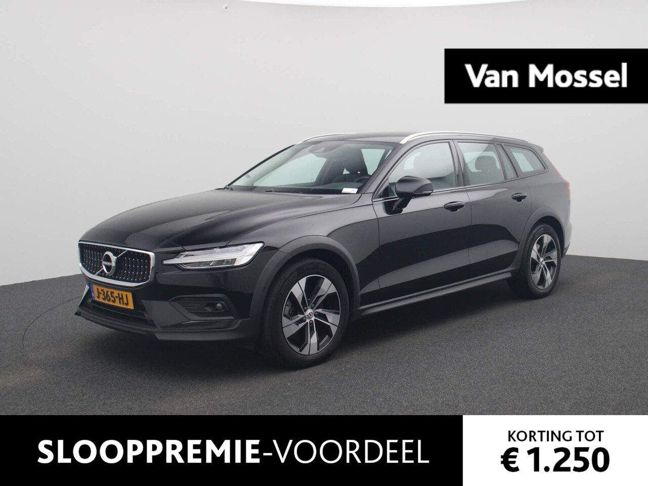 Volvo V60 Cross Country - 2.0 B5 AWD Pro | Clima | Lederenn Bekleding | Lichtmetalen velgen | Parkeersensoren | Navi - AutoWereld.nl