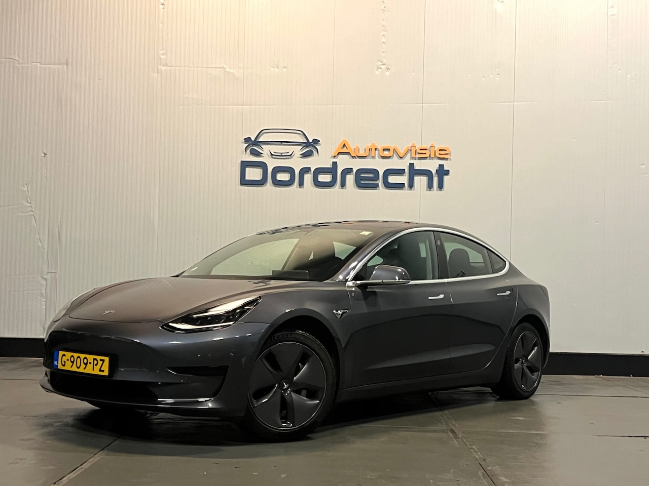 Tesla Model 3 - Standard RWD Plus 60 kWh|1e Eigenaar|Autopilot|Pano|Trekhaak - AutoWereld.nl