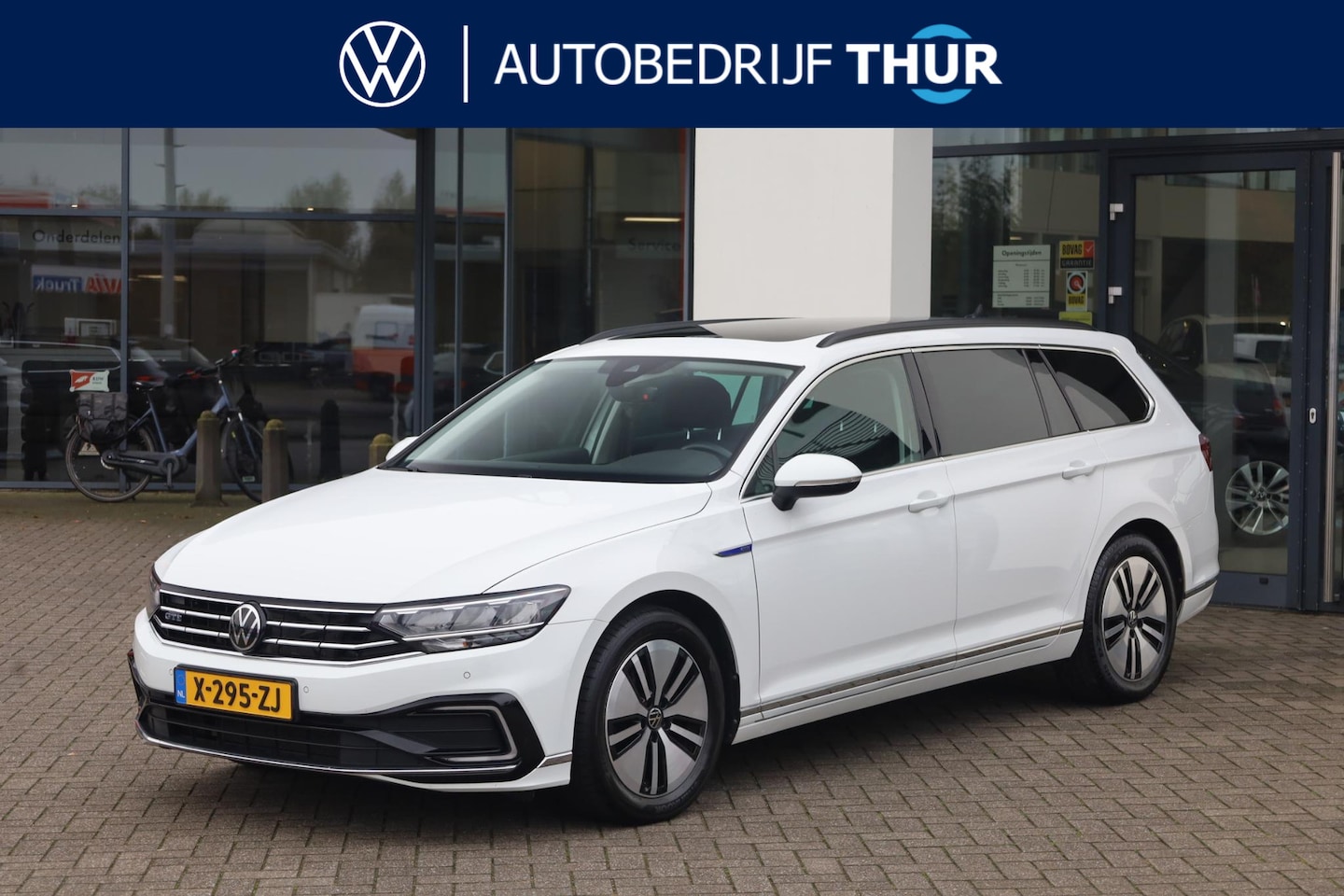 Volkswagen Passat Variant - 1.4 TSI PHEV GTE Business 218PK / 160kW Panoramadak 17" LMV wegklapbare trekhaak achteruit - AutoWereld.nl