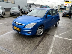 Hyundai i30 - 1.6i Dynamic Luxe/5drs/nap/1jaar apk/ dealeronderhouden/ airco/ zeer nette auto