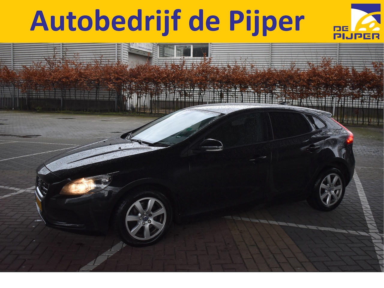 Volvo V40 - 2.0 T2 Summum 2.0 T2 Summum, ZOMER EN WINTERBANDEN OP VELG, ALTIJD ZELF ONDERHOUDEN - AutoWereld.nl