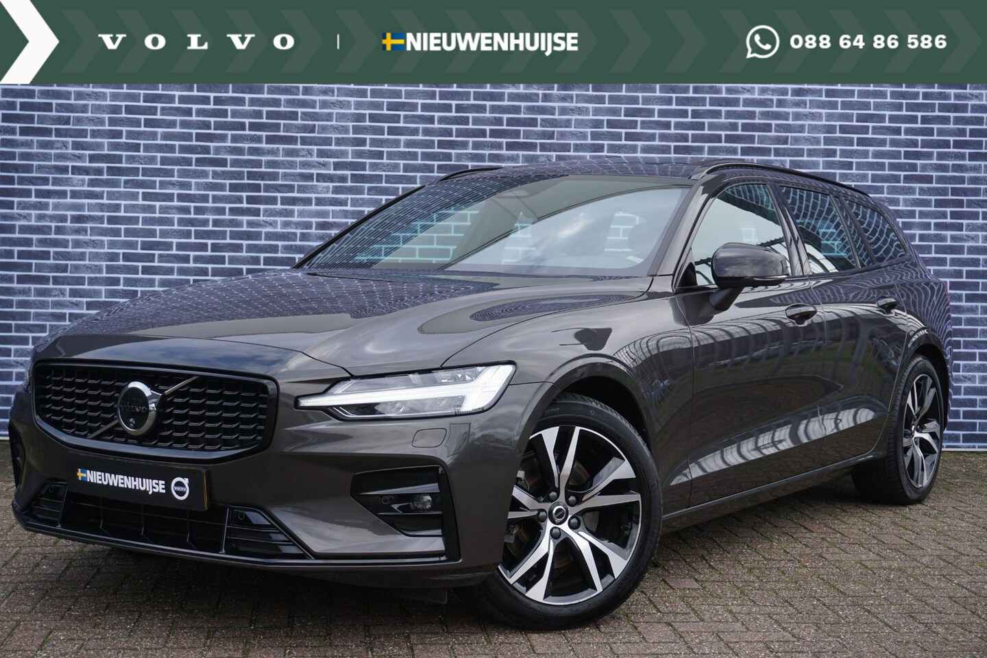 Volvo V60 - 2.0 B3 Plus Dark | Trekhaak | Harman/Kardon | Stuur + Stoel verwarming | Standkachel | - AutoWereld.nl