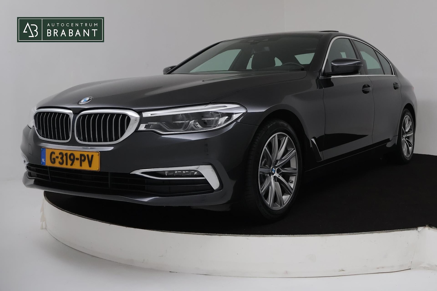 BMW 5-serie - 520i High Executive Edition (PANORAMADAK, SFEERVERLICHTING, STOELVERWARMING, COMFORTZETELS - AutoWereld.nl