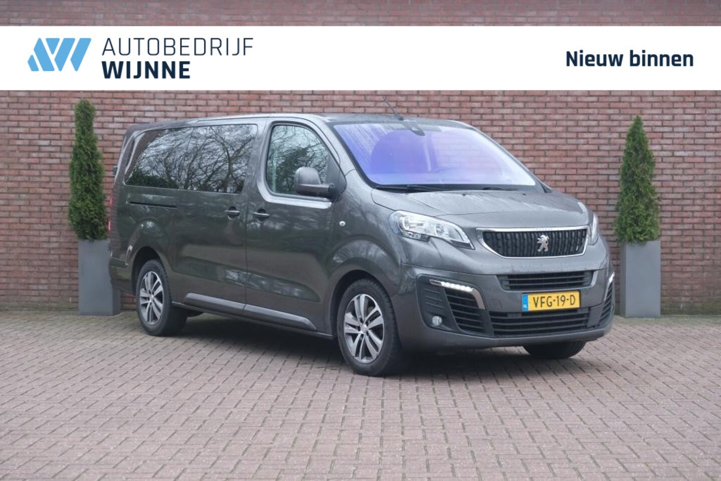 Peugeot Expert - 2.0 BlueHDi 180pk Aut. Dubbel Cabine Long Asphalt | Navi | Camera | Airco | PDC | Trekhaak - AutoWereld.nl