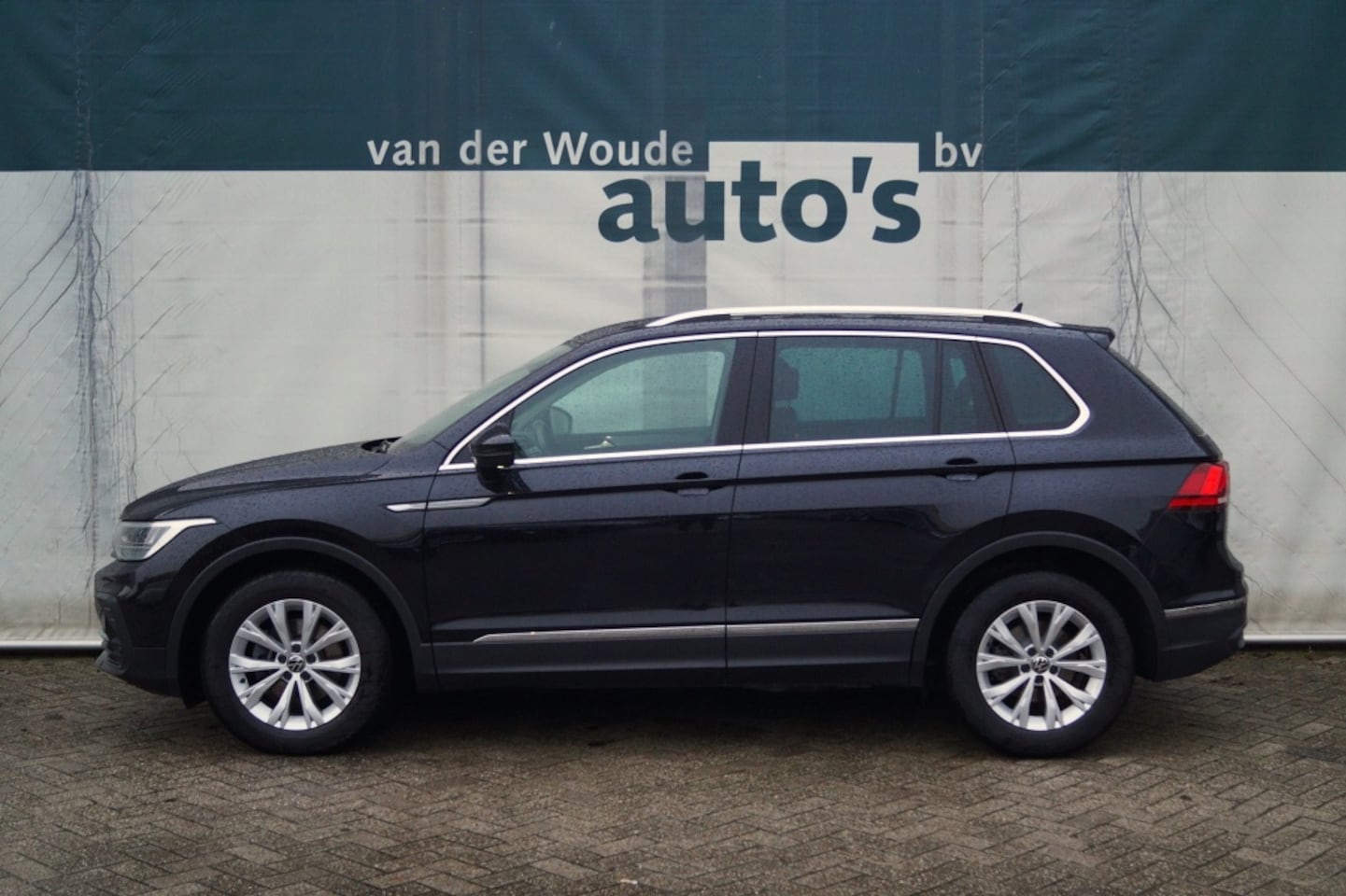 Volkswagen Tiguan - 1.5 TSI 130pk Life Business -LED-DIGI-ECC-PDC- - AutoWereld.nl