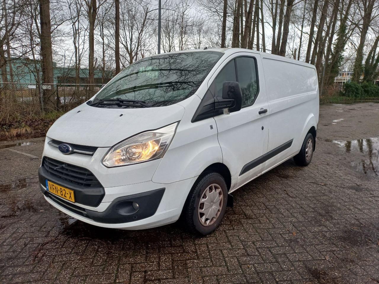 Ford Transit Custom - 310 2.0 TDCI L2 Euro 6 3pers Airco Cruise - AutoWereld.nl