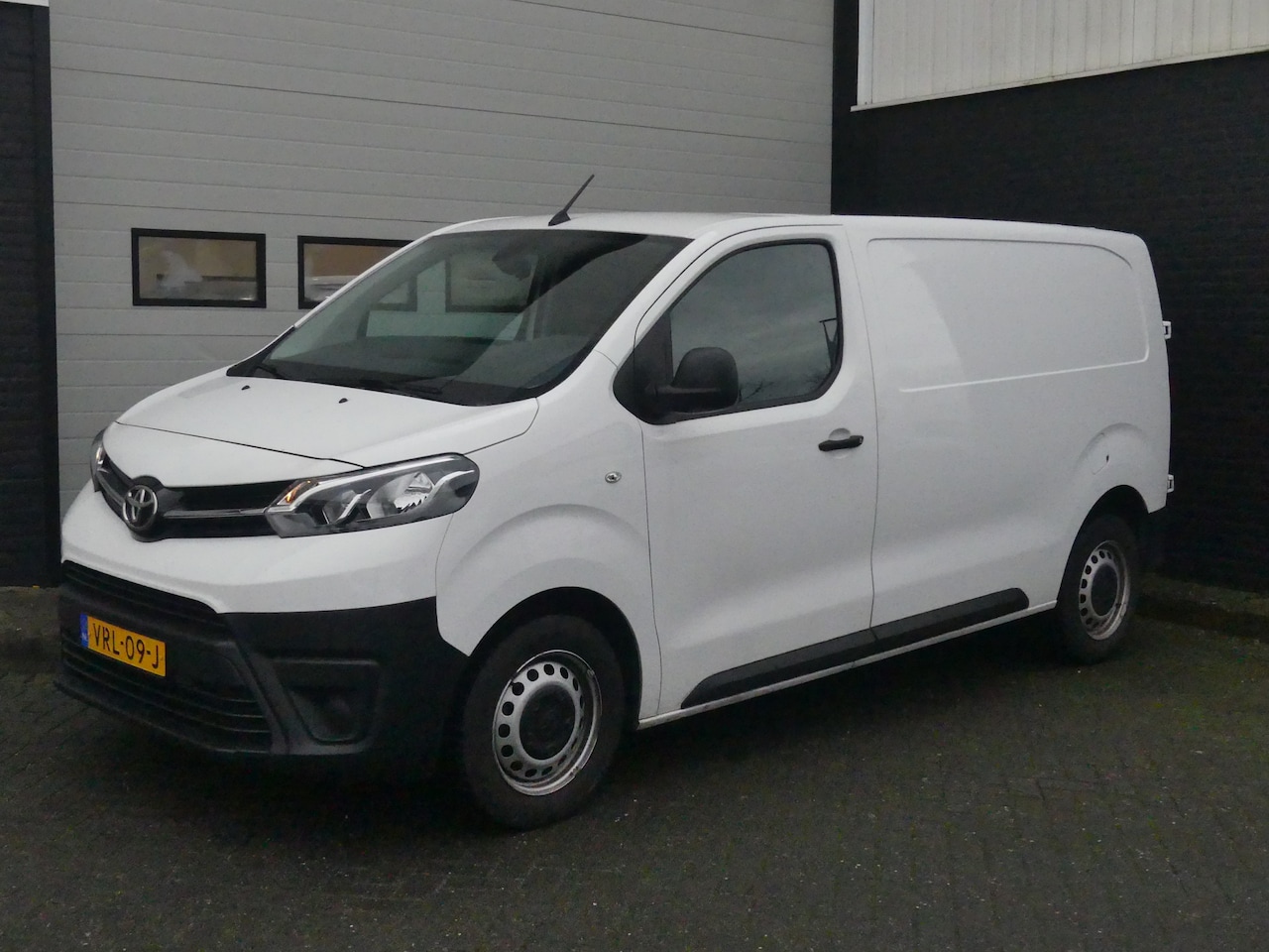 Toyota ProAce Worker - 2.0 D-4D L2 145PK EURO 6 - Airco - Navi - Cruise - € 19.900,- Excl. - AutoWereld.nl