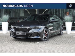 BMW i5 - eDrive40 High Executive M Sport / Adaptieve LED / Parking Assistant Plus / Stoelventilatie