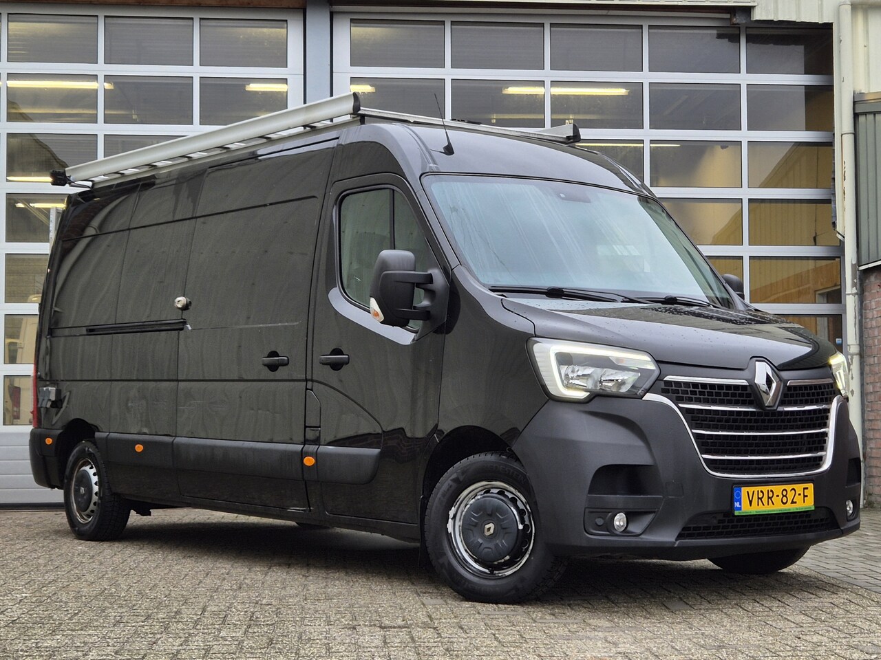 Renault Master - T35 2.3 dCi 180pk L3H2 | deur L & R | TREKHAK | - AutoWereld.nl