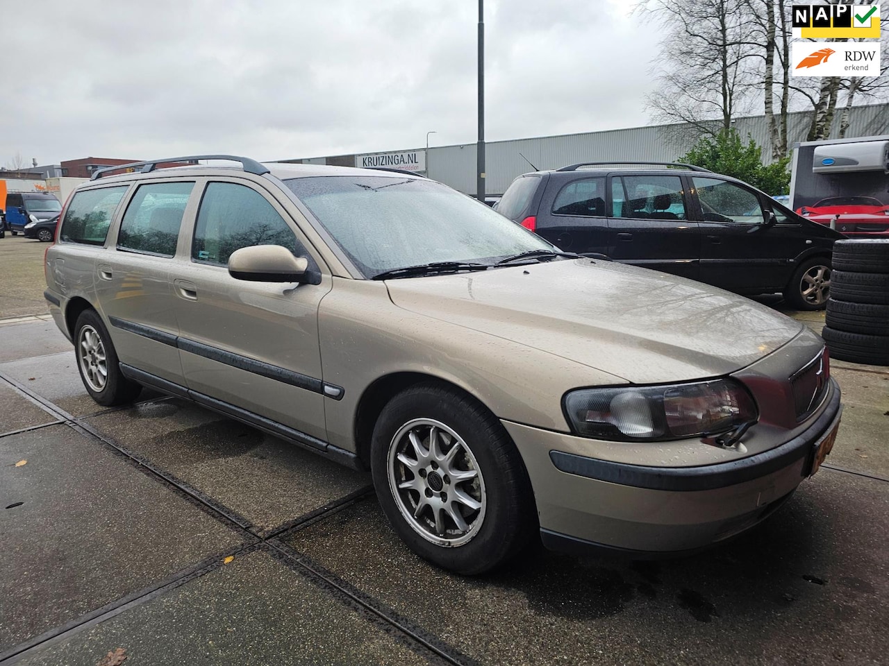 Volvo V70 - 2.4 Comfort Line *apk:05-2025* - AutoWereld.nl