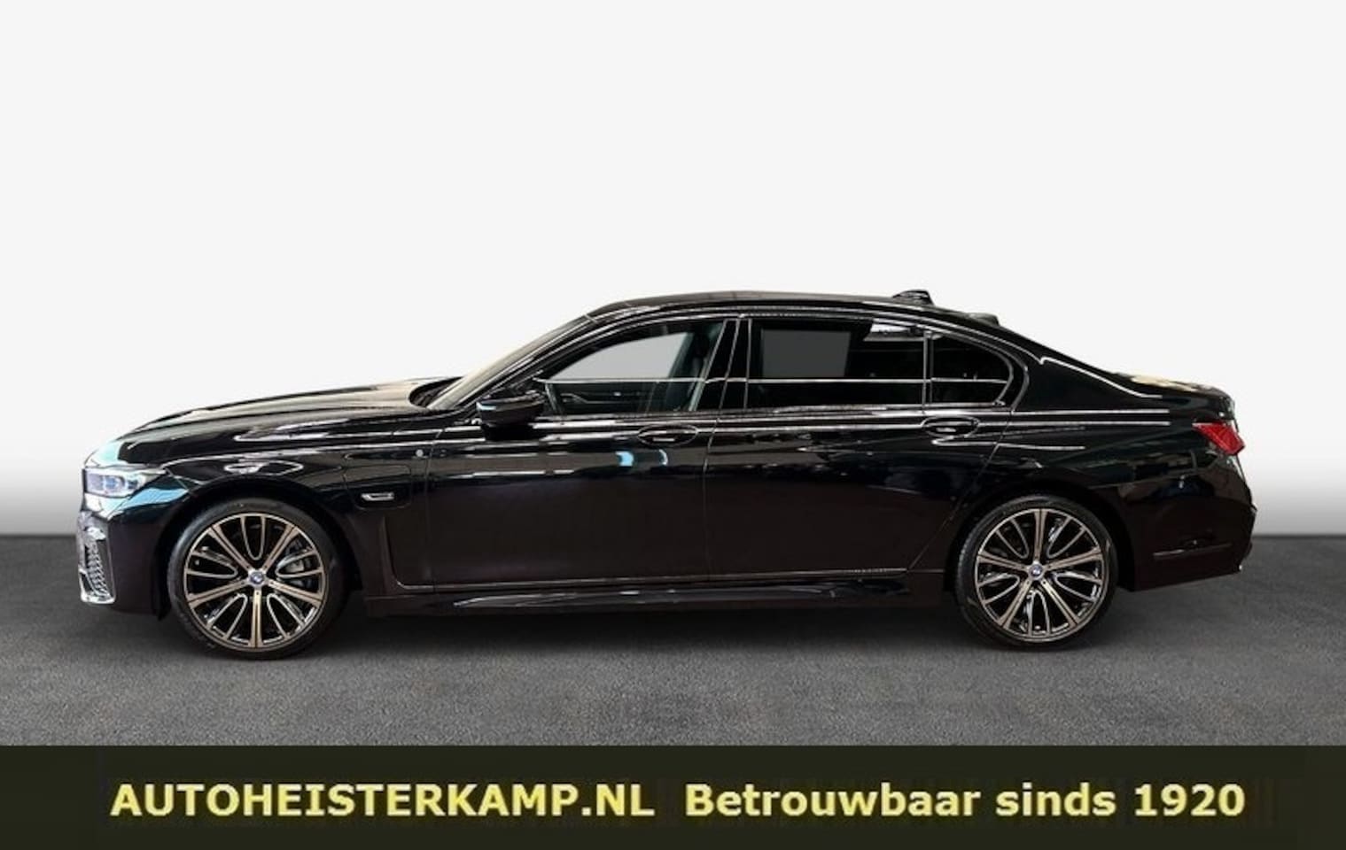 BMW 7-serie - 745Le xDrive High Executive M-Sport ACC Massage Stoelkoeling Panoramadak Head-Up Entertain - AutoWereld.nl