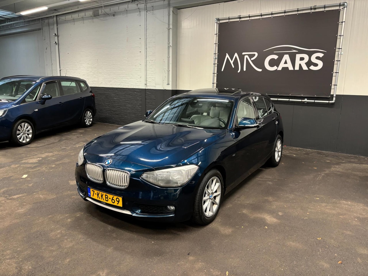 BMW 1-serie - 120d Business+ Airco/Navi/Camera - AutoWereld.nl