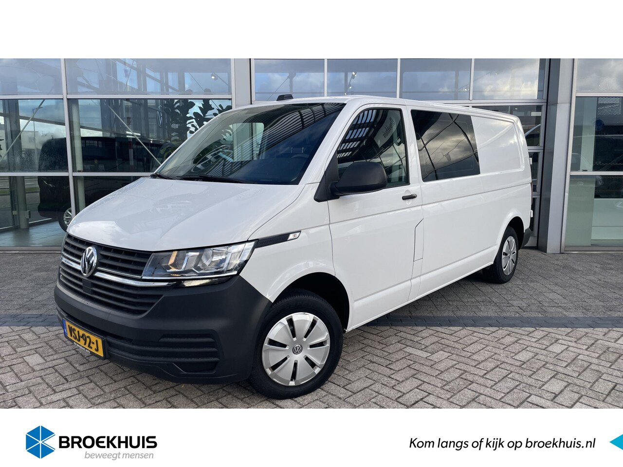 Volkswagen Transporter - 110 PK L2 Dubbel Cabine Airco, Trekhaak, App Connect, PDC - AutoWereld.nl