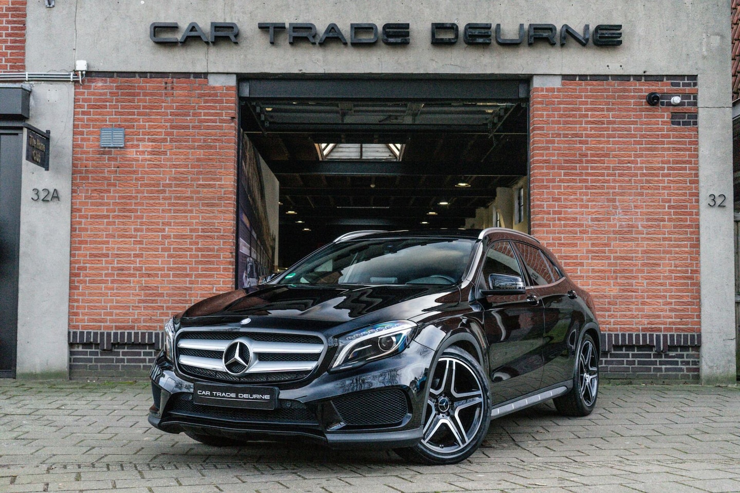 Mercedes-Benz GLA-Klasse - 200 AMG Navi / Trekhaak / PDC - AutoWereld.nl