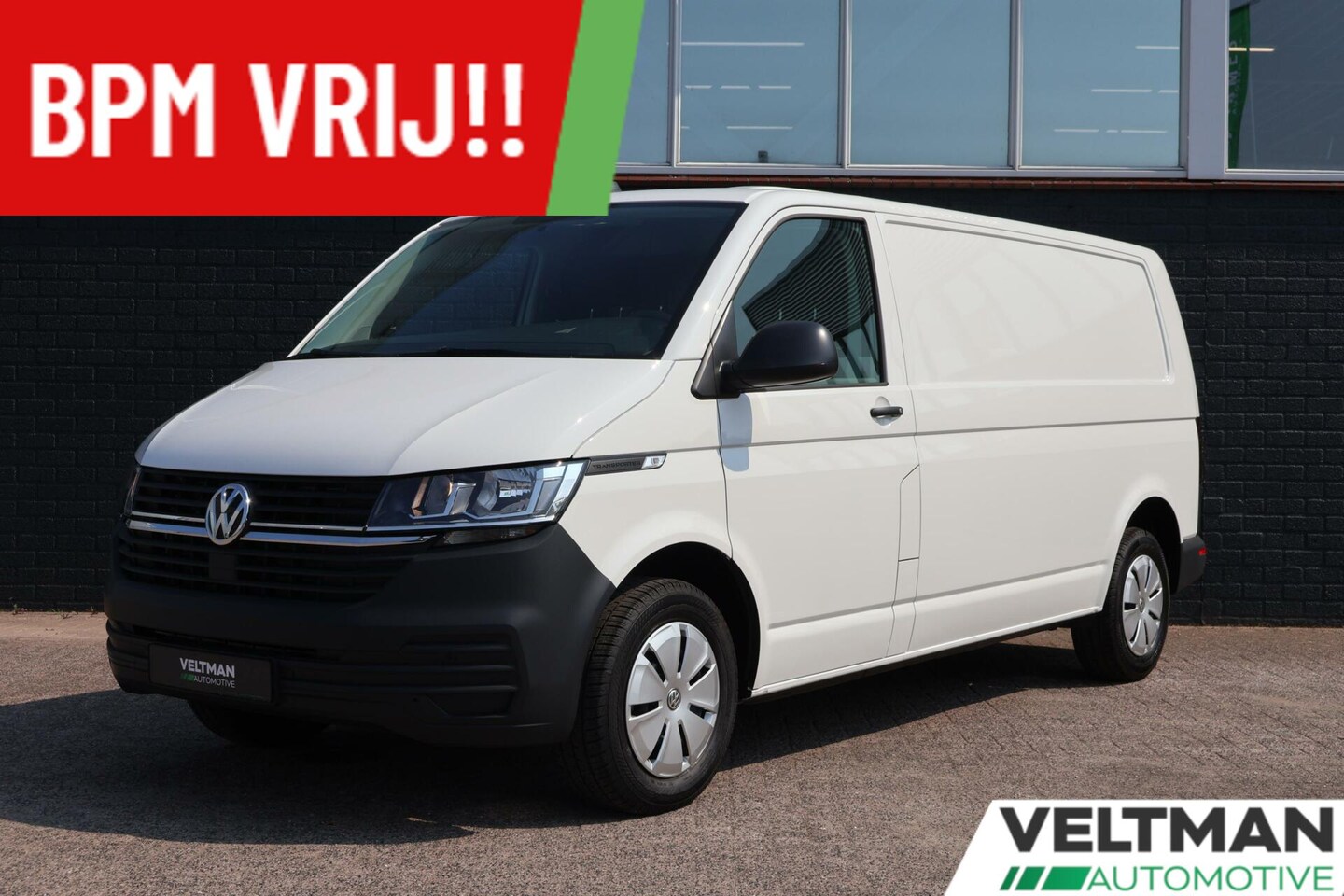 Volkswagen Transporter - 2.0 TDI L2H1 150PK DSG CAMERA TREKHAAK DIRECT LEVERBAAR BPM VRIJ - AutoWereld.nl