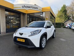 Toyota Aygo X - 1.0 VVT-i MT Play Airco Camera Carplay BTW Auto