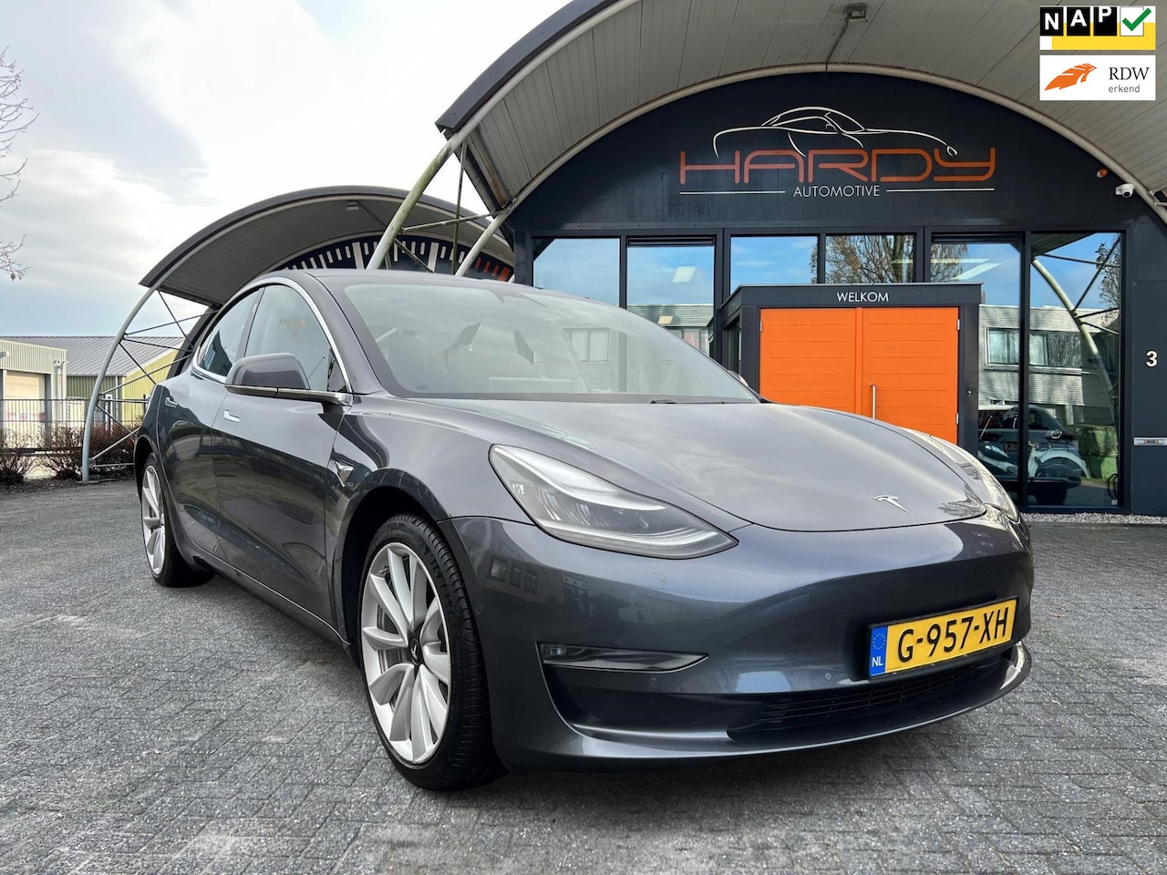 Tesla Model 3 - Long Range RWD Long Range AWD 75 kWh 84% SOH 19 INCH Rijklaarprijs! - AutoWereld.nl