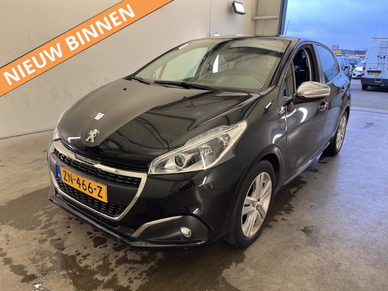 Peugeot 208 - 1.2 PureTech Signature [PDC ACHTER, NAVIGATIE, CRUISE, AIRCO, NIEUWSTAAT] - AutoWereld.nl