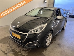 Peugeot 208 - 1.2 PureTech Signature [PDC ACHTER, NAVIGATIE, CRUISE, AIRCO, NIEUWSTAAT]