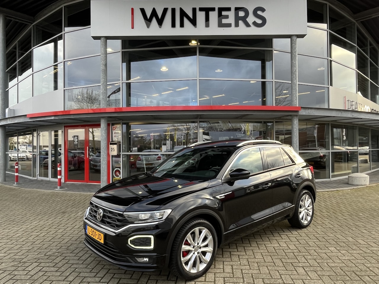 Volkswagen T-Roc - 1.5 TSI Sport R-Line Navi+BT+Cam Panodak ACC 18" LMV - AutoWereld.nl